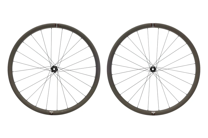 32mm carbon tubeless 700c wheelset low profile high performance scaled