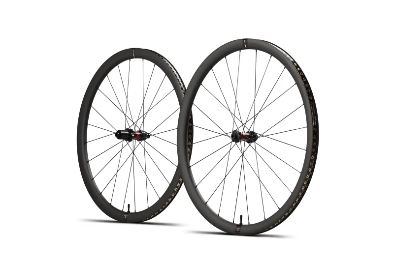 34 37mm carbon tubeless 700c wheelset w dt swiss 240 hubs