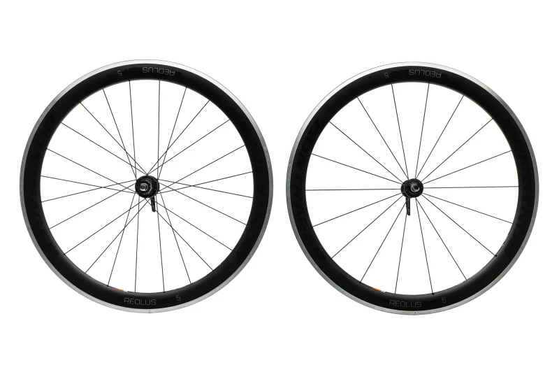 bontrager aeolus comp 5 tlr 700c carbon alloy clincher wheelset scaled