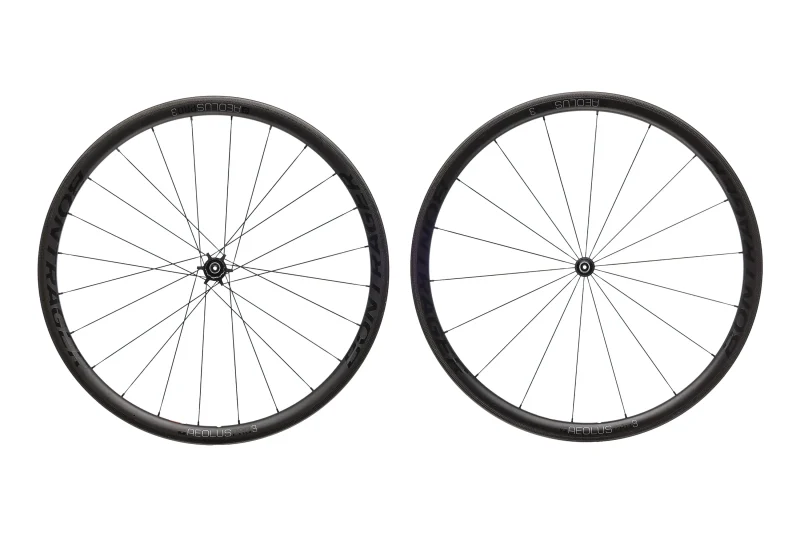 bontrager aeolus pro 3 tlr carbon tubeless wheelset 700c scaled