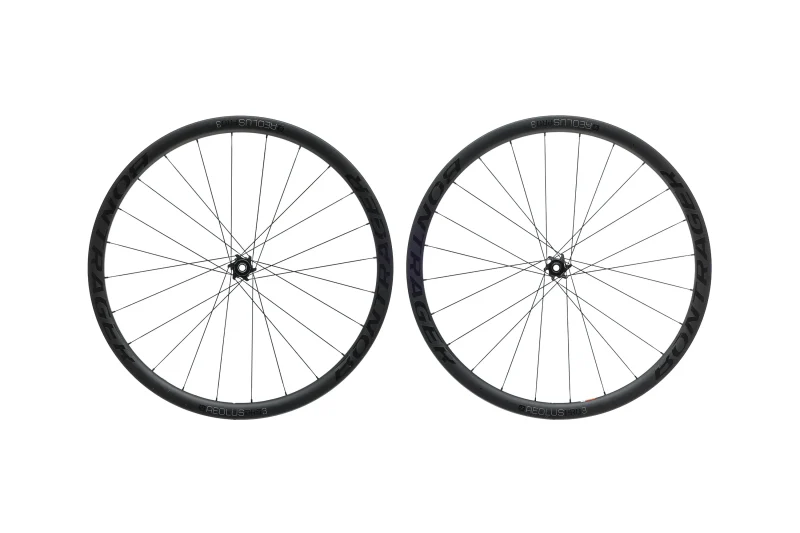 bontrager aeolus pro carbon 700c tubeless wheelset scaled