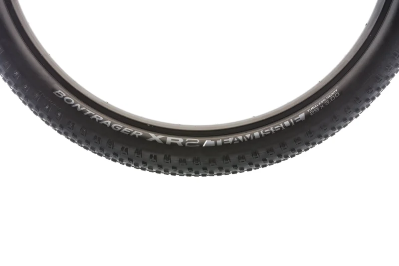 bontrager xr2 team tlr 29x3 120tpi tubeless tire scaled