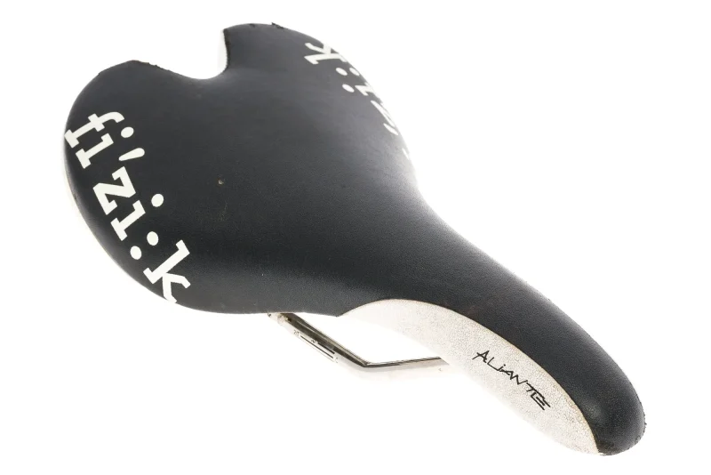 fizik aliante gamma saddle 141mm k ium rails black white