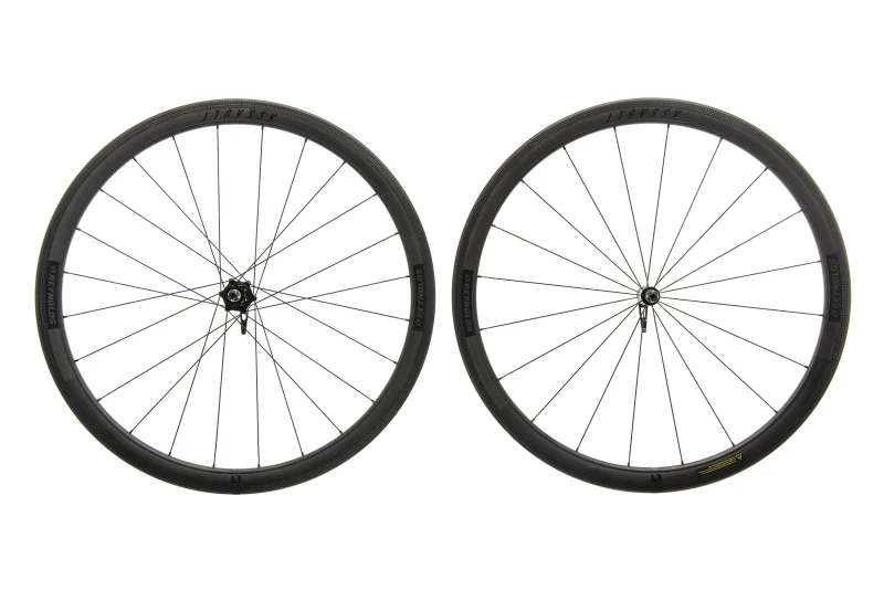 reynolds assault 700c carbon clincher wheelset 3 scaled